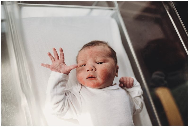 newborn waving, frisco newborn photographer 