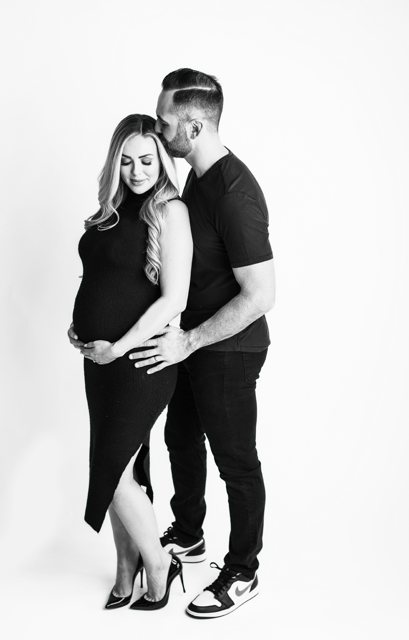 Black and white classic maternity photoshoot in Dallas, Texas.